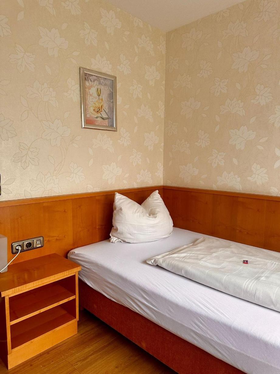 Hotel Tennenloher Hof Эрланген Экстерьер фото