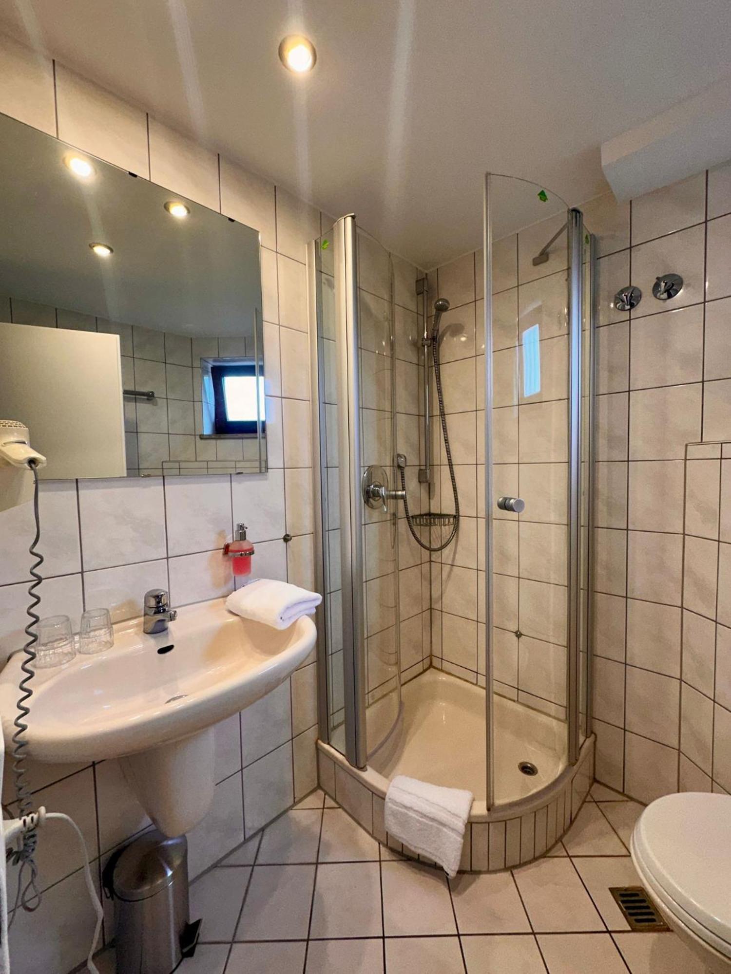 Hotel Tennenloher Hof Эрланген Экстерьер фото